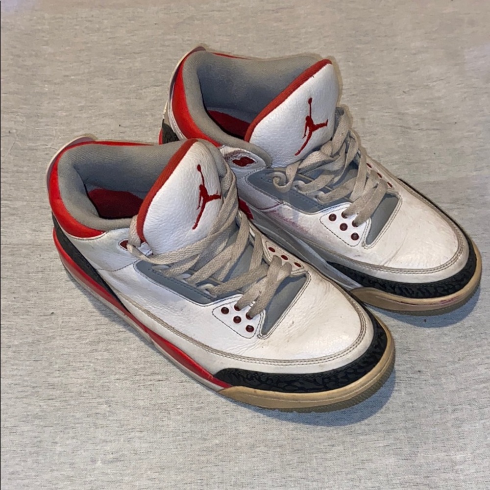 Used Jordan 3 - Picture 2 of 4
